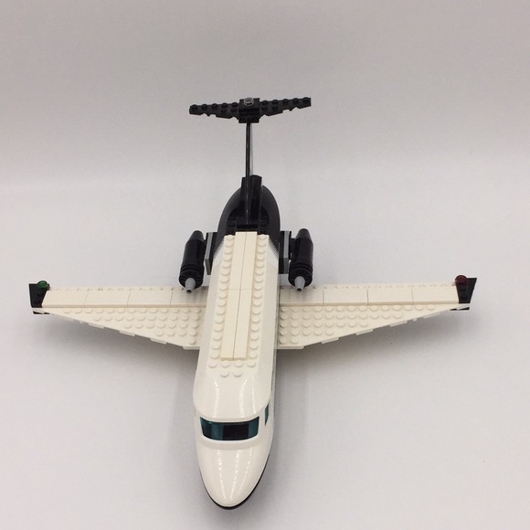 Lego  City Airport Service Building Set Plane Limousine Vehicle 5 Figures 60102 - Picture 4 of 11